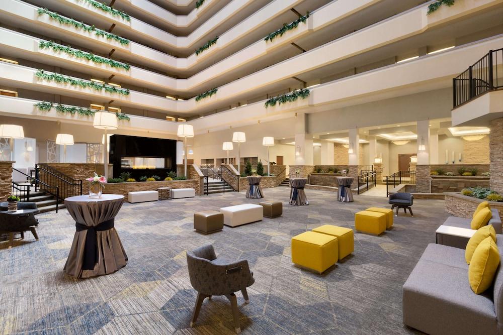 Hilton Fort Collins - Lobby