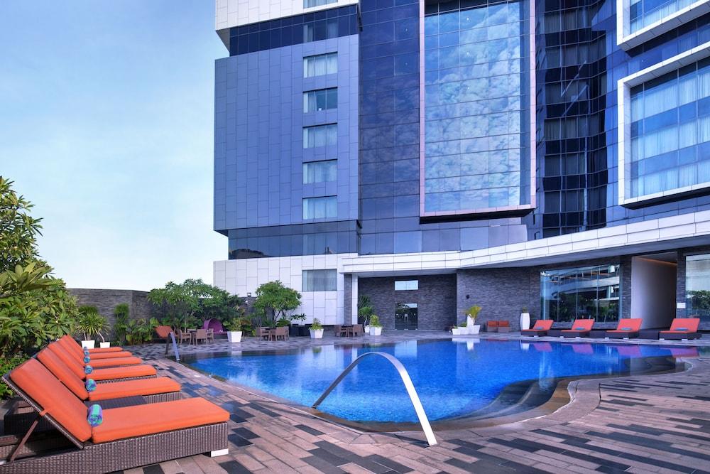 Grand Mercure Jakarta Kemayoran - Pool