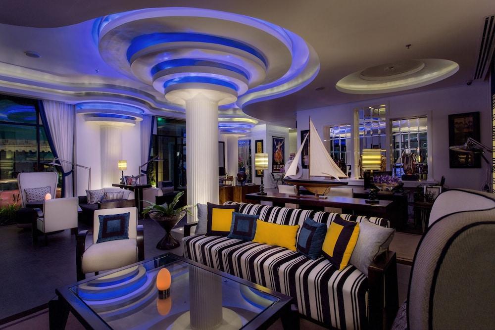 Wave Hotel Pattaya - Lobby Sitting Area