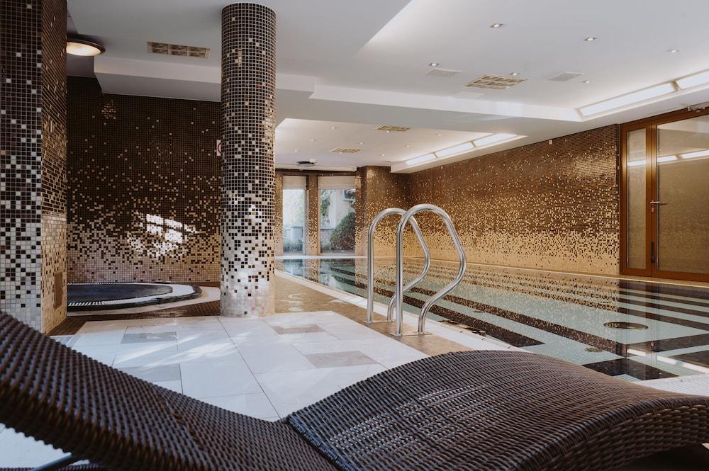 Grape Hotel - Indoor Pool