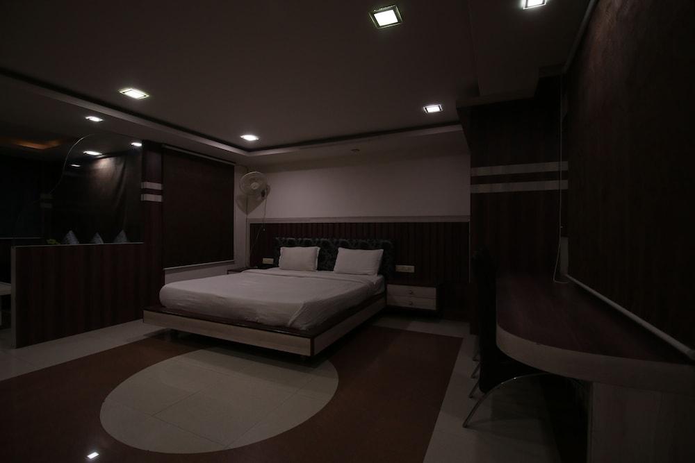 Hotel Avinash Residency - Room