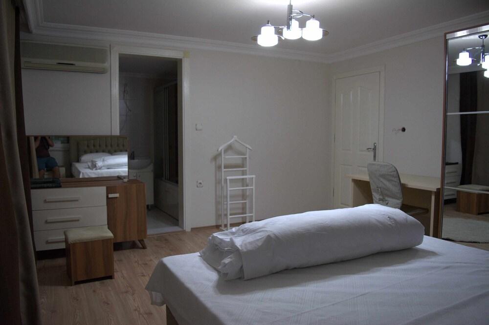 Bursa Larimar Apartments - Room
