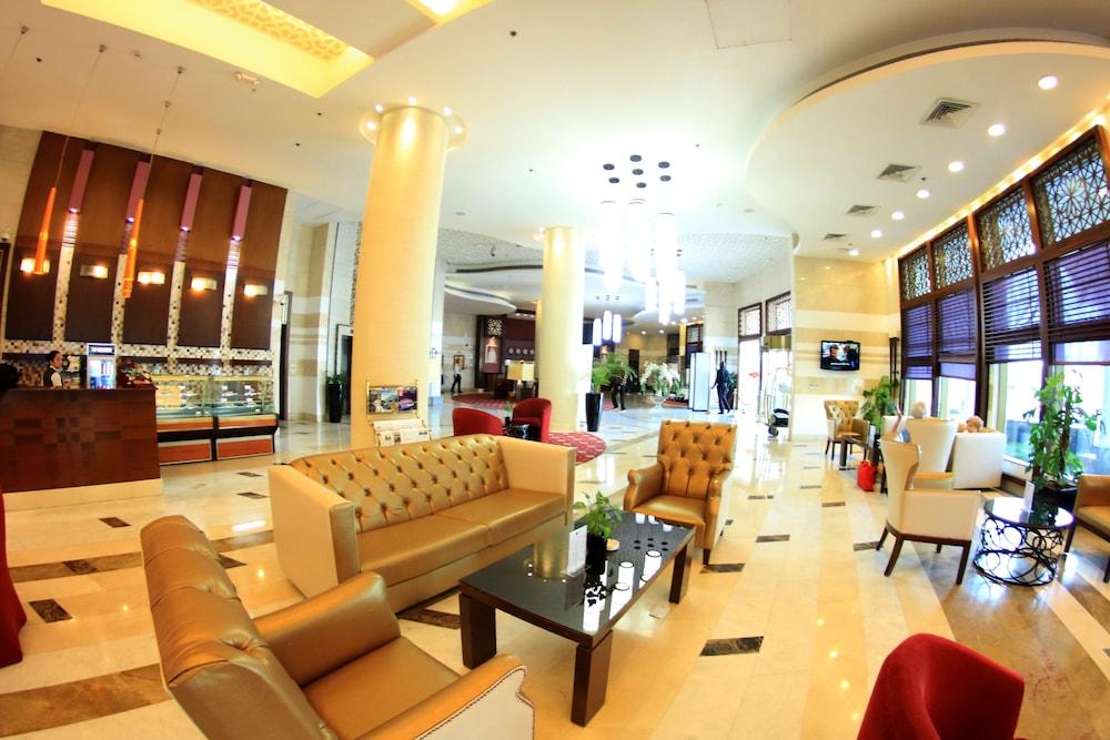 Grand Regal Hotel - Lobby Sitting Area