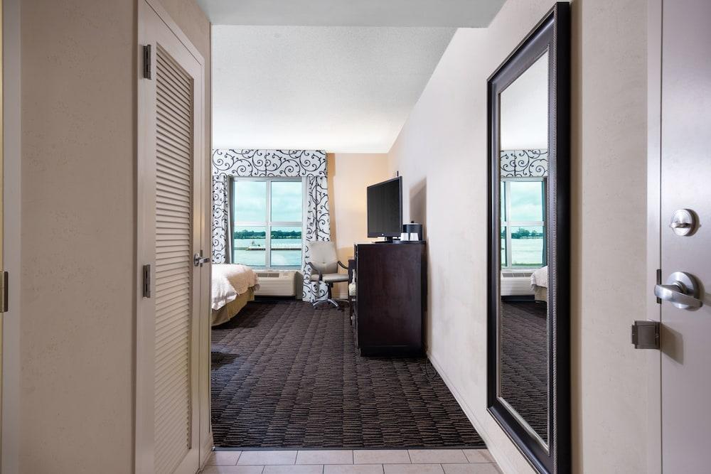 Hampton Inn & Suites Baton Rouge Downtown - Interior Entrance