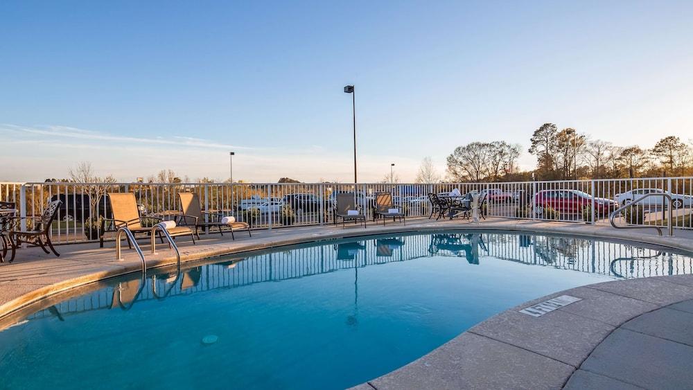 Best Western Dothan Inn & Suites - Outdoor Pool