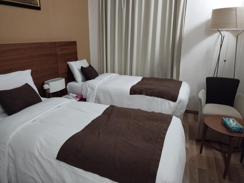 Nour Al Thuria Hotel - Room