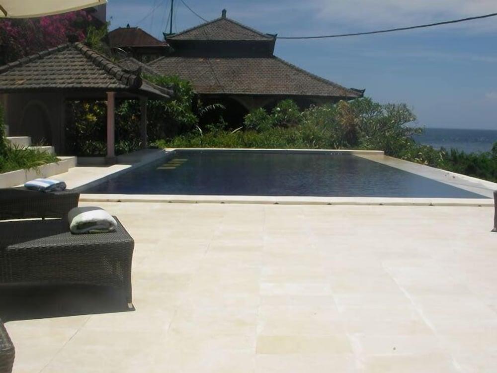 Baliku Dive Resort - Outdoor Pool