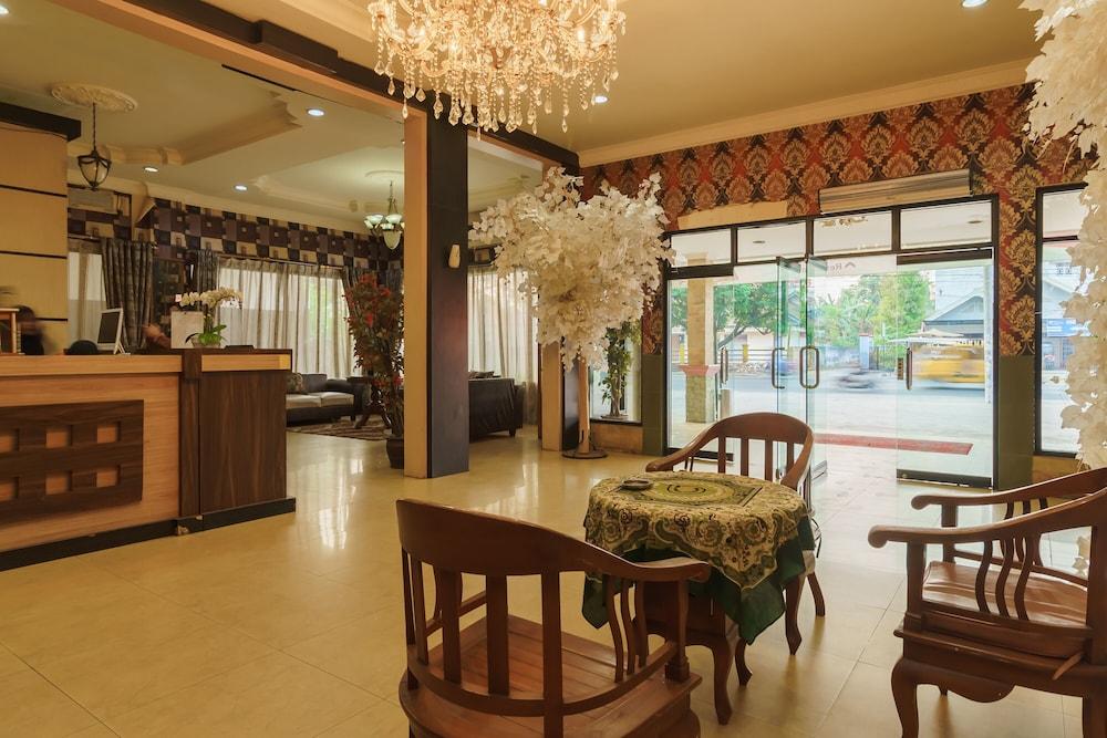 RedDoorz Plus @ Hotel Sempurna Watervang Lubuk Linggau - Lobby Sitting Area