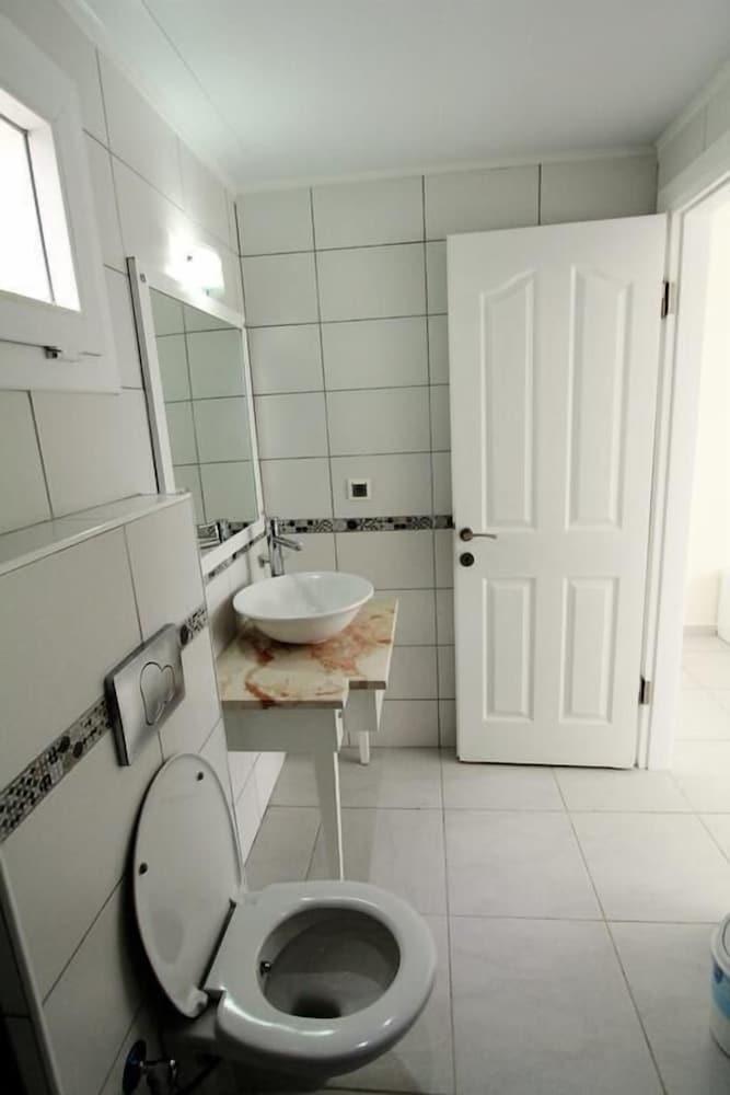 Orka Park Elite Apartments - Bathroom