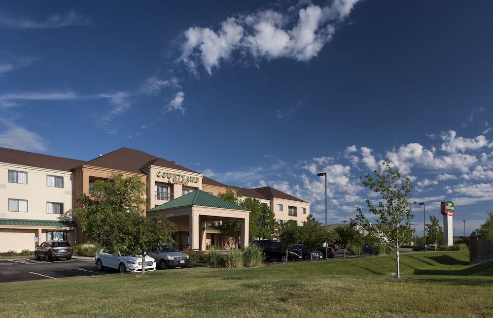 Courtyard by Marriott Wichita East - Property Grounds