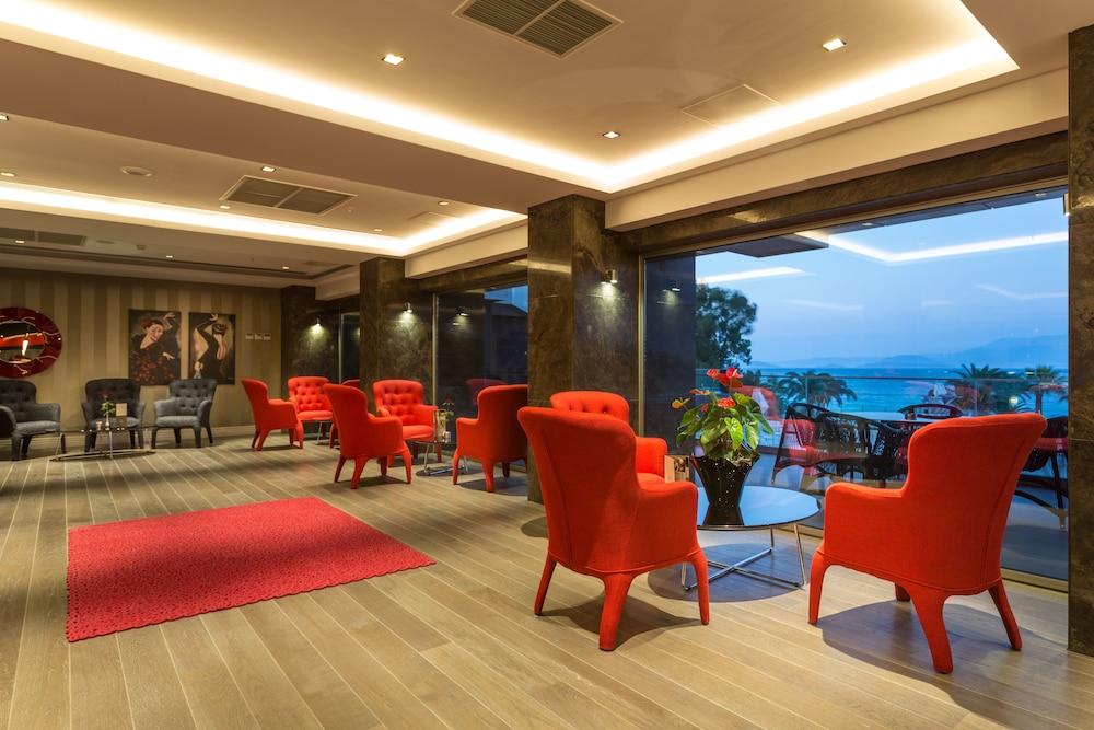 Boyalık Beach Hotel & SPA Thermal Resort - Lobby Sitting Area