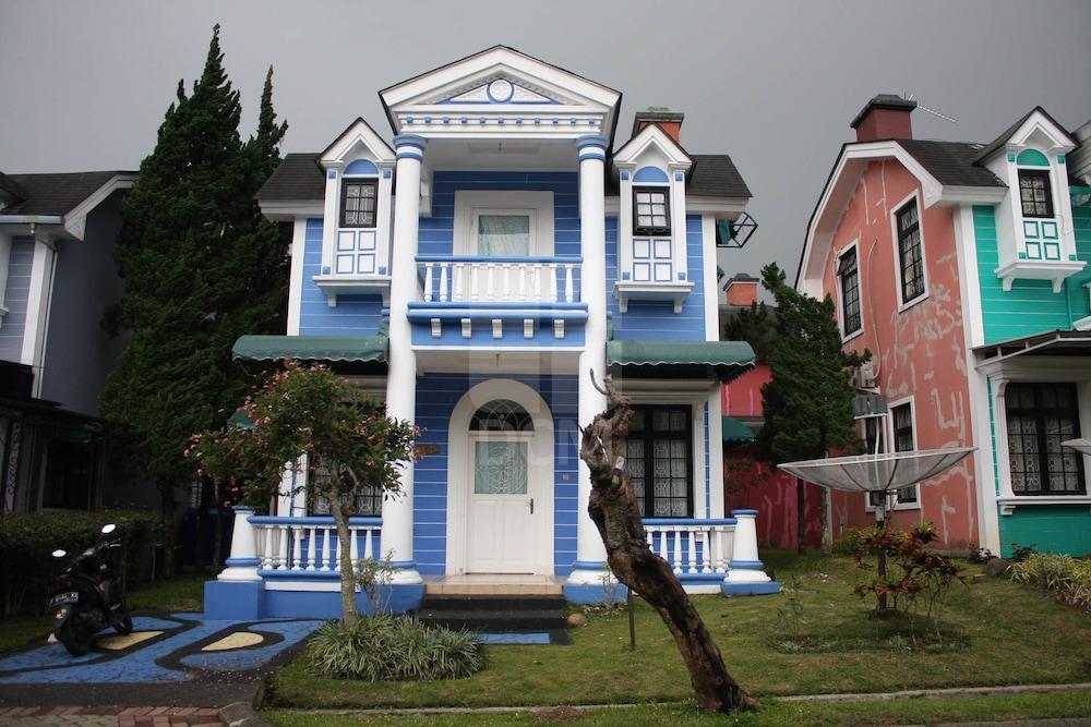 Villa Kota Bunga Peony - Terrace/Patio