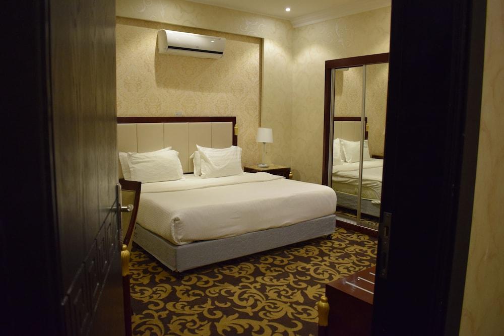 Concord Plaza Hotel - Room
