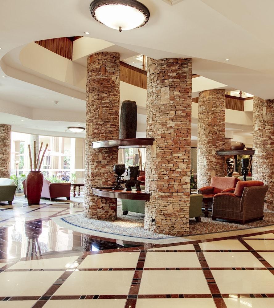 Kampala Serena Hotel - Lobby Sitting Area