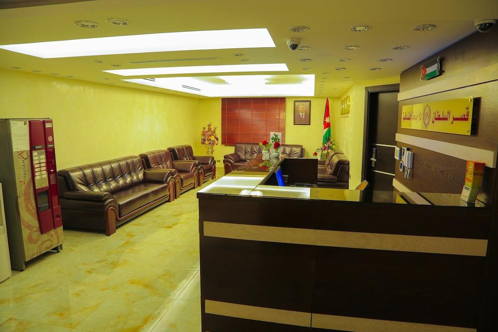 Qaser AlSultan Hotel Suites - Reception