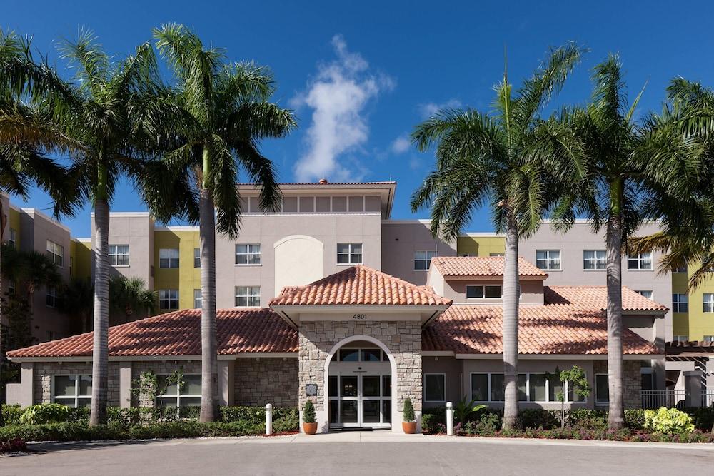 Residence Inn by Marriott Fort Lauderdale Airport & Cruise Port - Featured Image