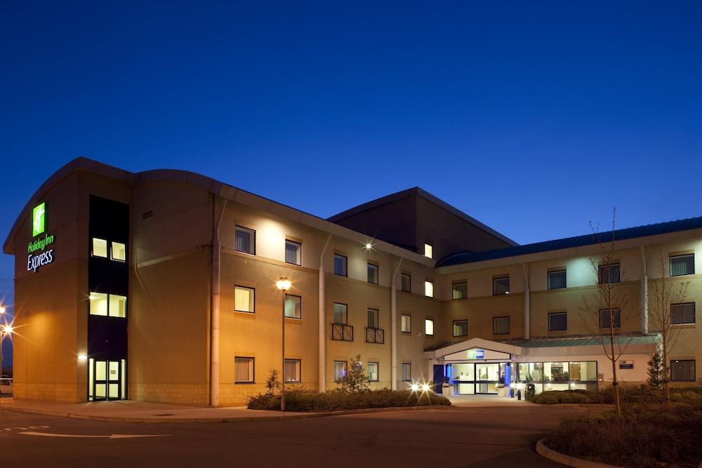Holiday Inn Express Cardiff Airport, an IHG Hotel - Featured Image