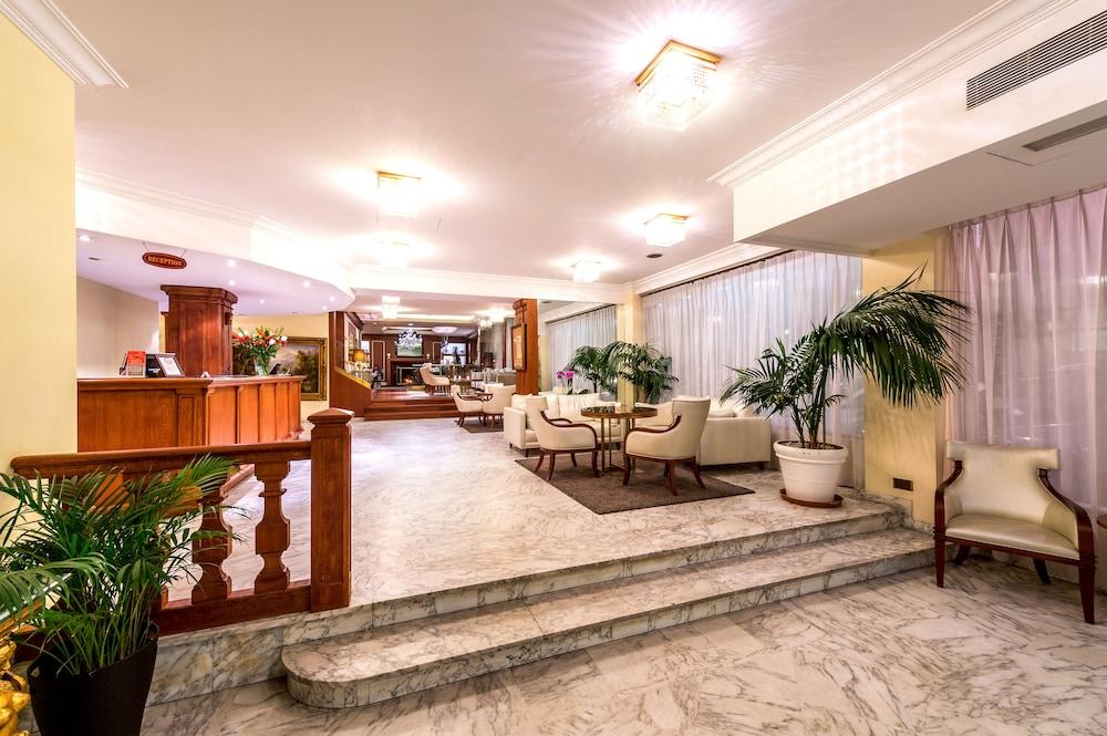Hotel Century - Interior Entrance