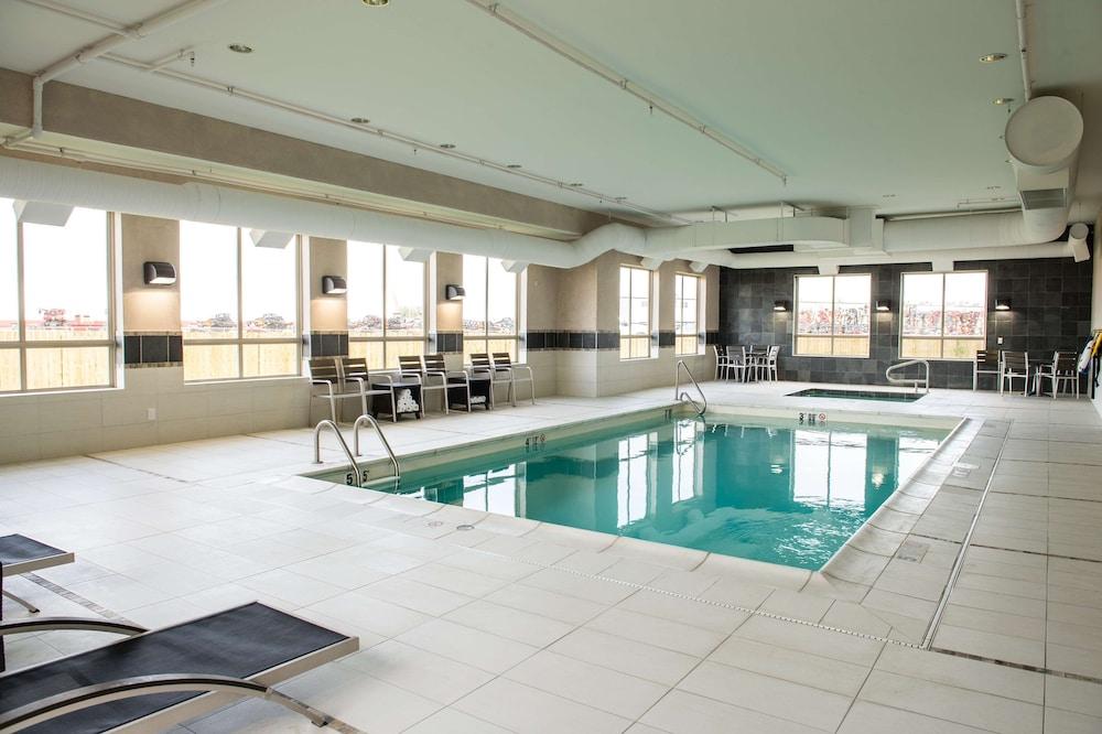 Hampton Inn & Suites by Hilton Regina East Gate - Pool