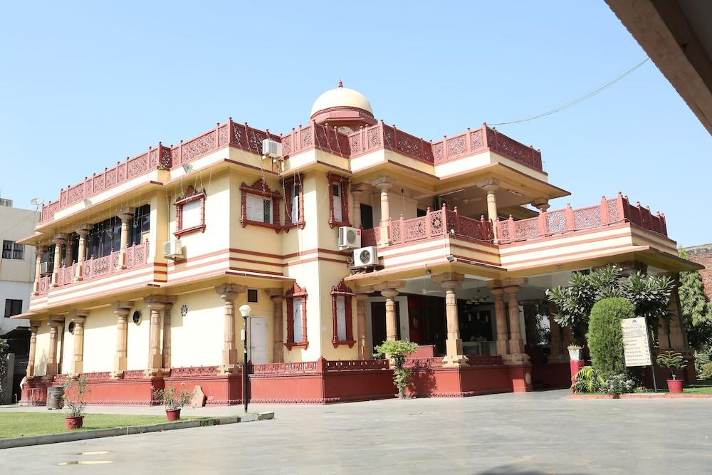 Hotel Siddhartha Palace - Exterior