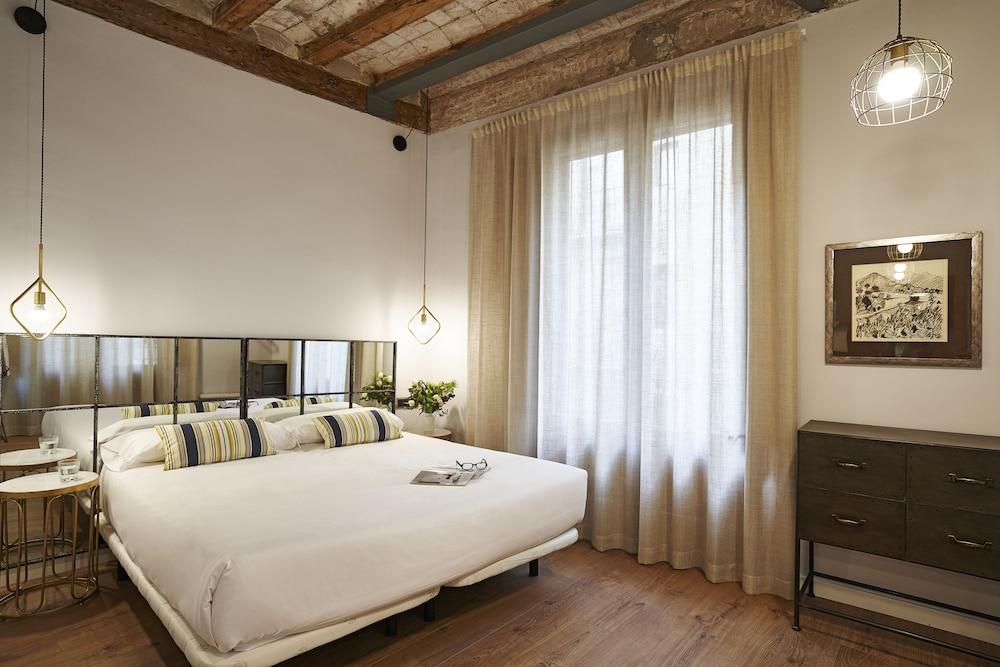AinB Gothic-Jaume I Apartments - Room
