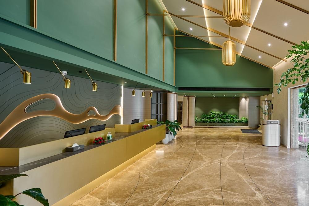 Flora Airport Hotel and Convention Centre Kochi - Lobby