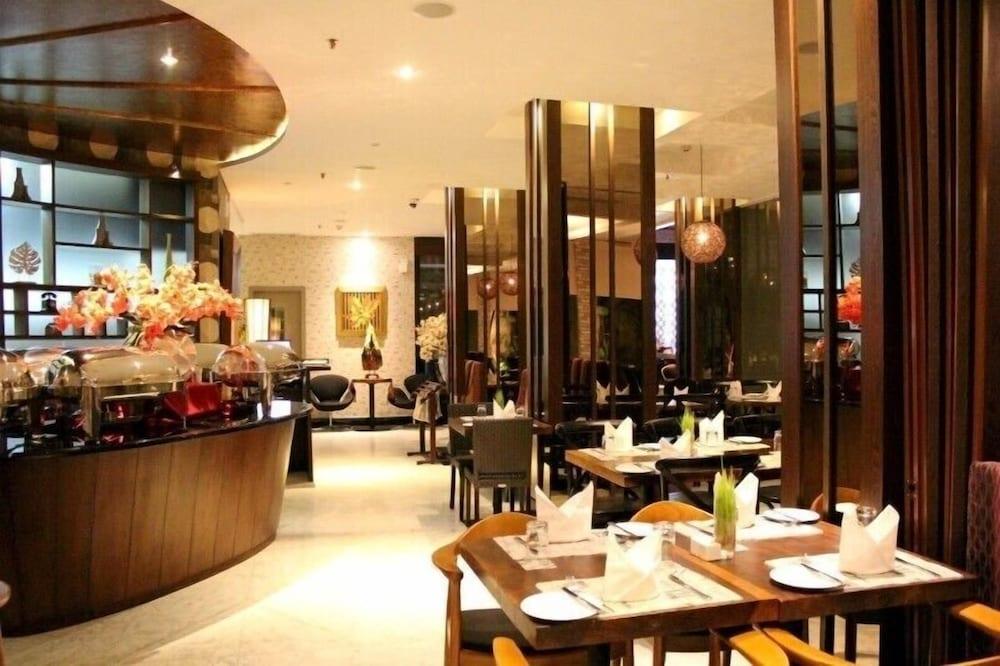 Sotis Hotel Jakarta - Breakfast Area