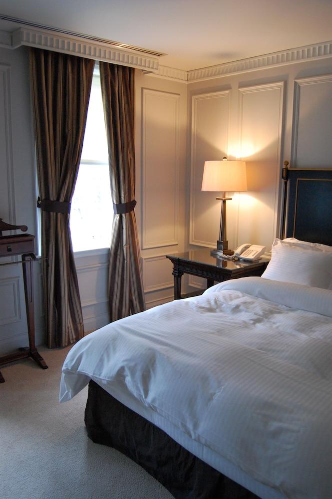 Windsor Arms Hotel - Room
