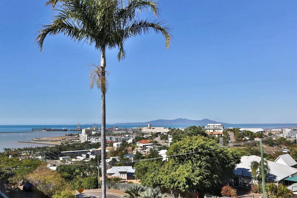 EXECUTIVE PROPERTIES IN NORTH WARD TOWNSVILLE and ON MAGNETIC ISLAND - Exterior