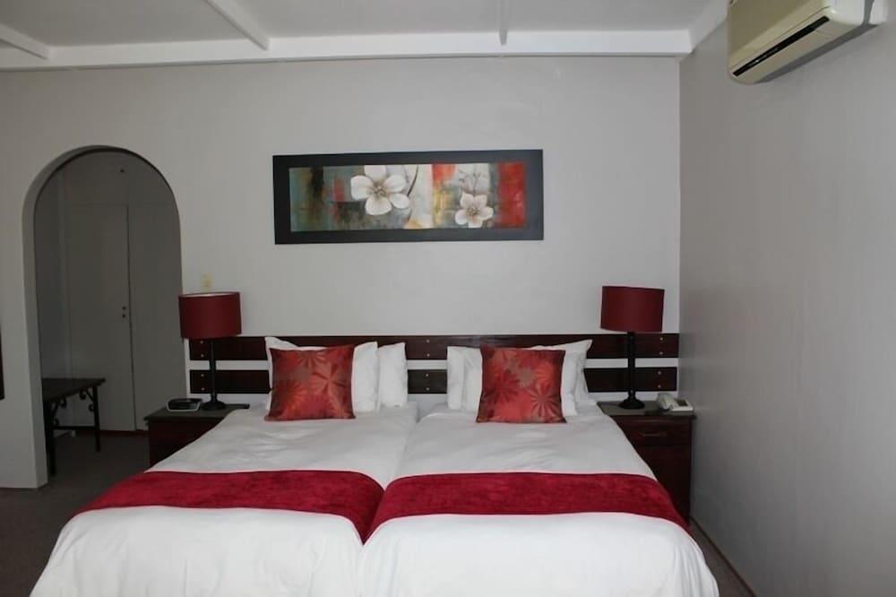 Hotel Etambi Garni - Room