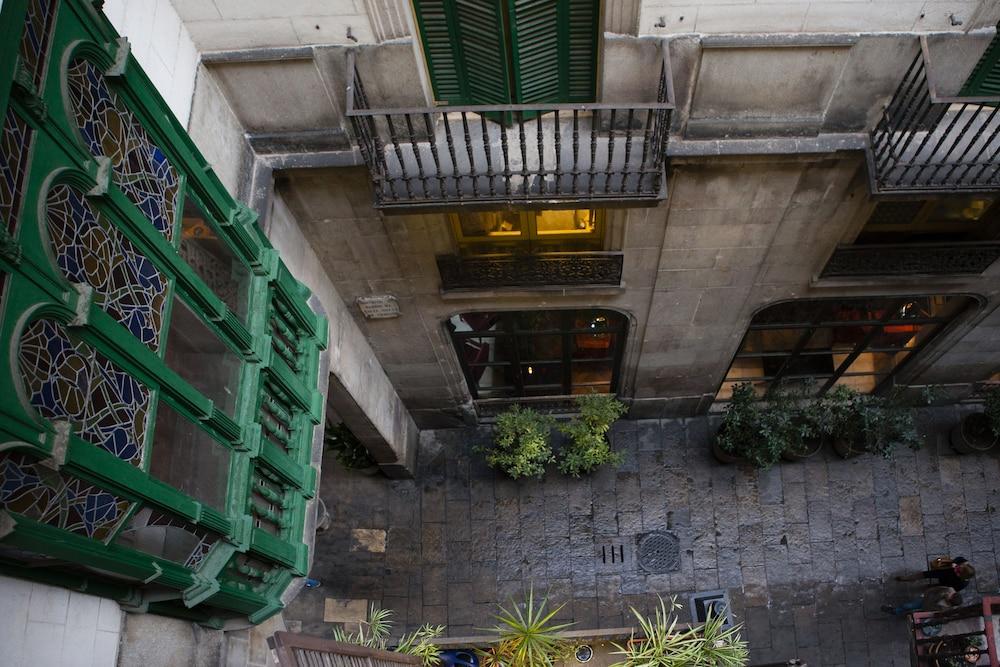 Las Ramblas Pasaje Bacardi Apartments - Exterior detail