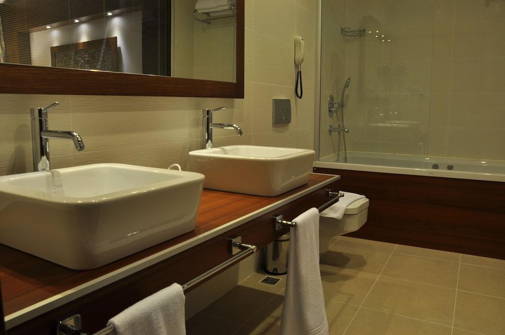 Veltur Turiya Hotel - Bathroom Sink