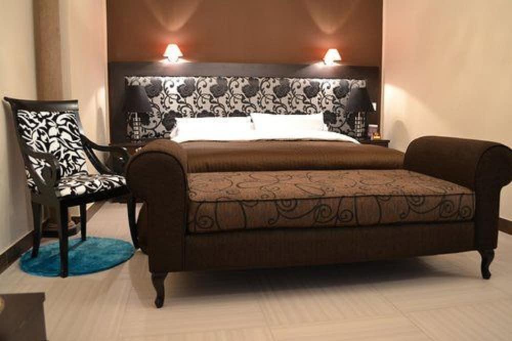 Jardy Hôtel & Suites - Room