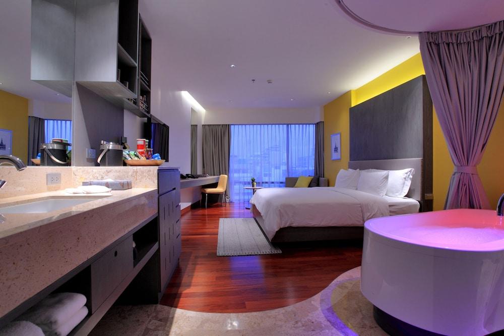 LiT BANGKOK Hotel - Featured Image