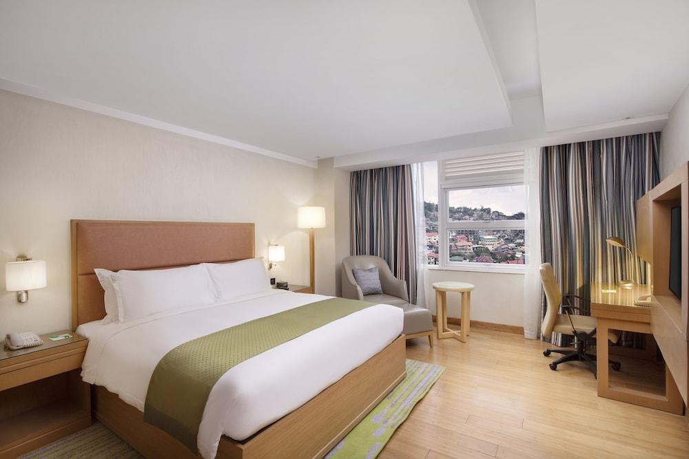 Holiday Inn Baguio City Centre, an IHG Hotel - Room