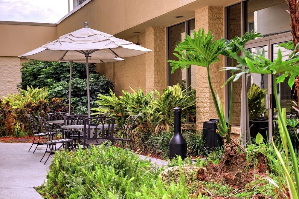 DoubleTree by Hilton Hotel Tampa Airport - Westshore - Exterior