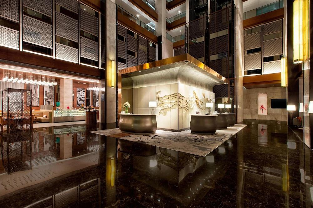Sheraton Hyderabad Hotel - Lobby Lounge