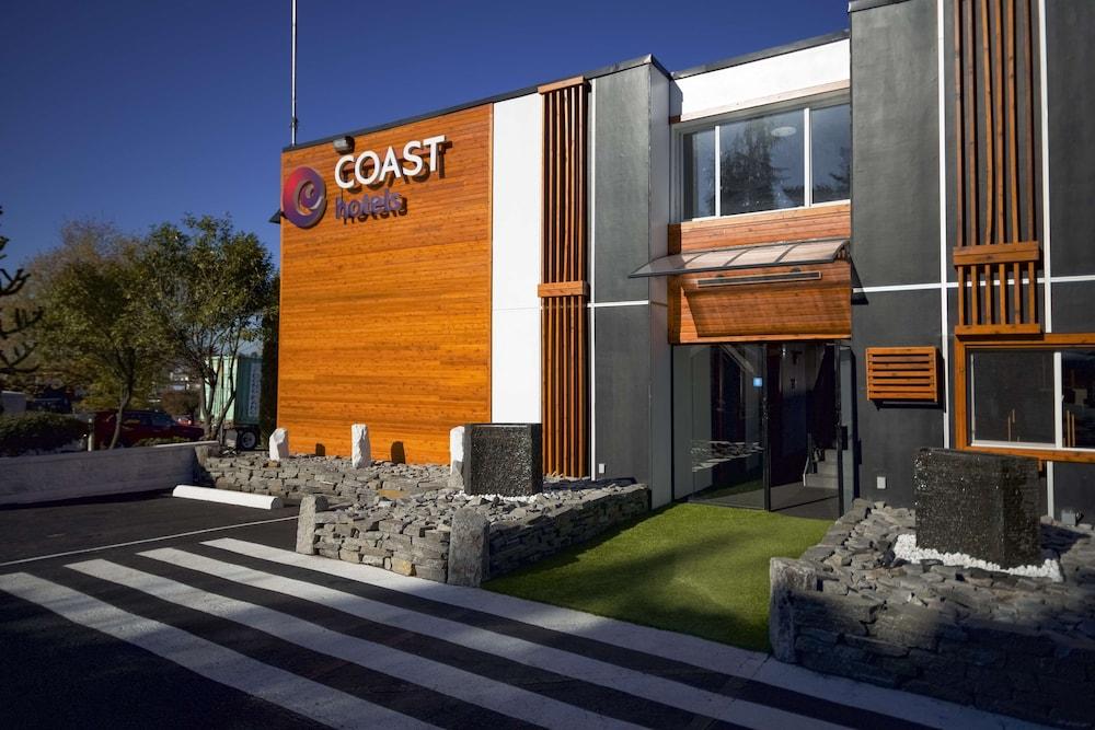 Coast Metro Vancouver Hotel - Featured Image