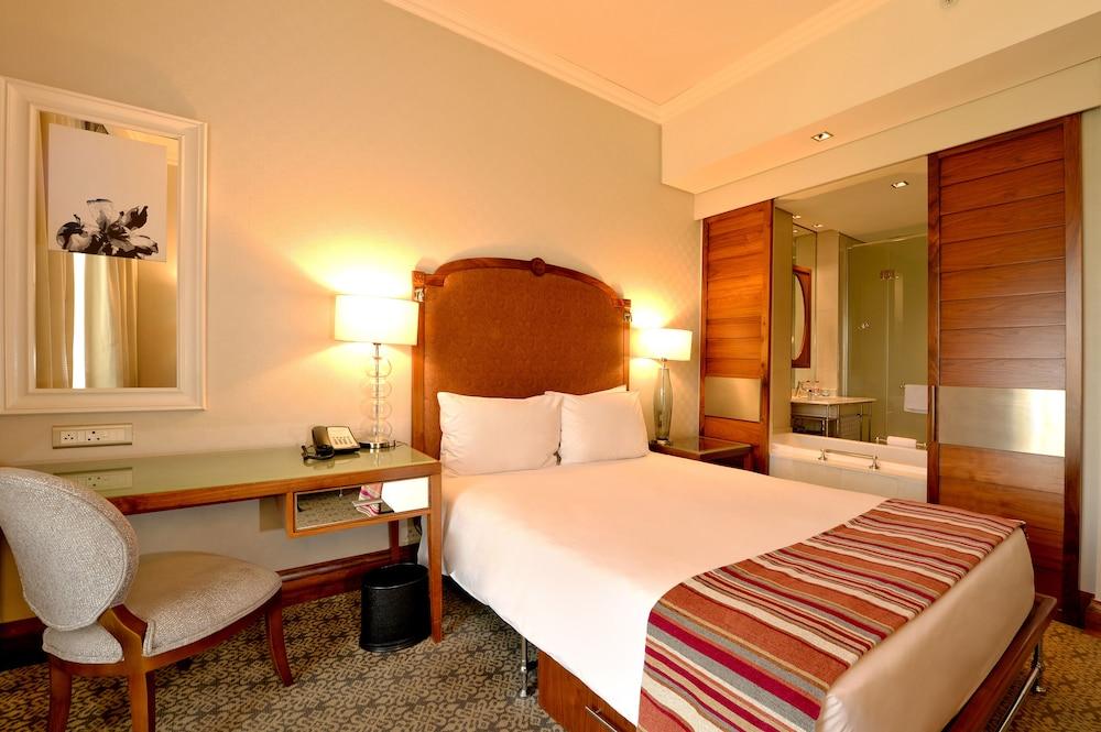 Pivot Hotel Montecasino - Room