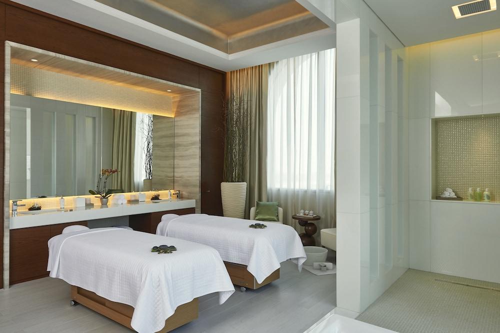 V Hotel Dubai, Curio Collection by Hilton - null