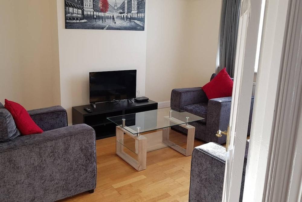 Elegant and Spacious 2 bedroom Apartment - Living Room