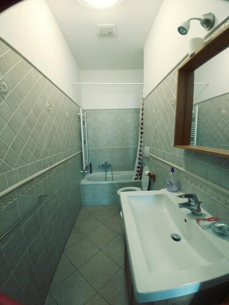 روما تيرميني توريست هوم - Bathroom