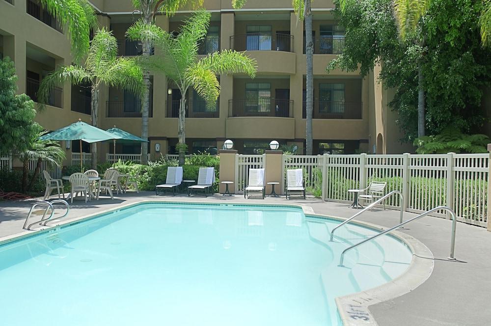 Ramada Suites by Wyndham San Diego - Outdoor Pool