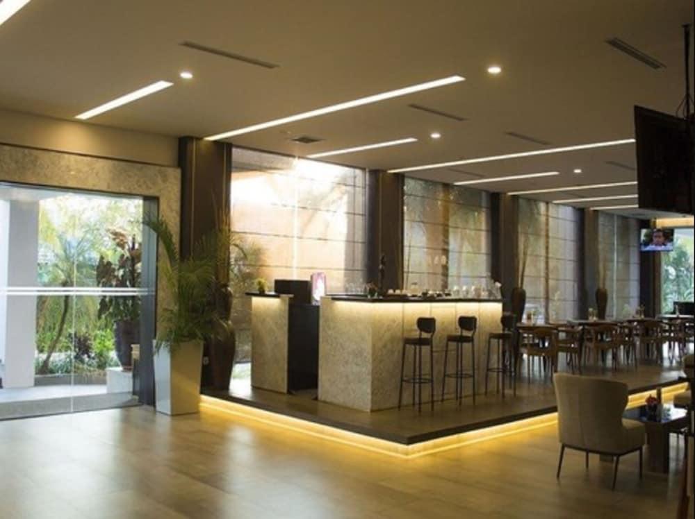Rattan Inn Banjarmasin - Lobby Lounge