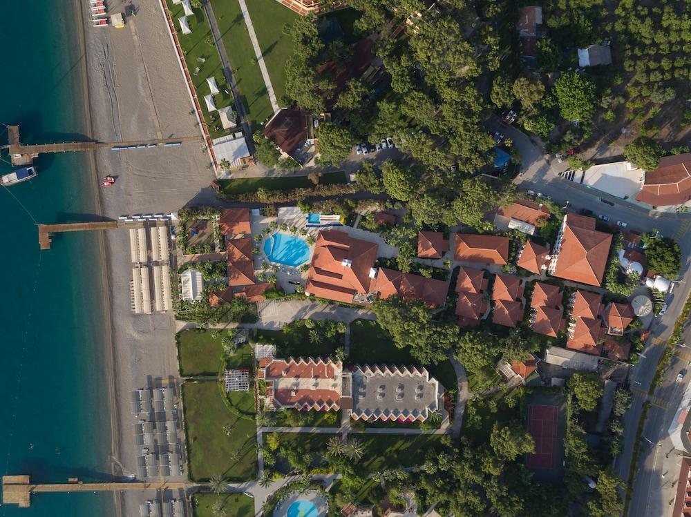 Club Akman Beach Hotel - Aerial View