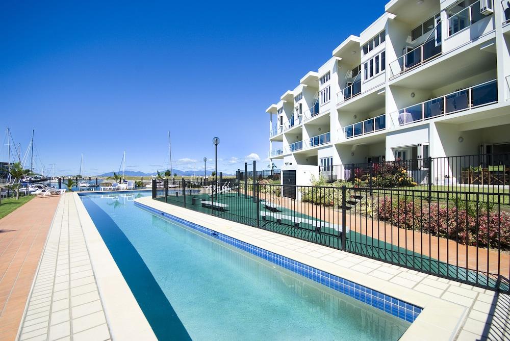 Beachside Magnetic Harbour - Outdoor Pool