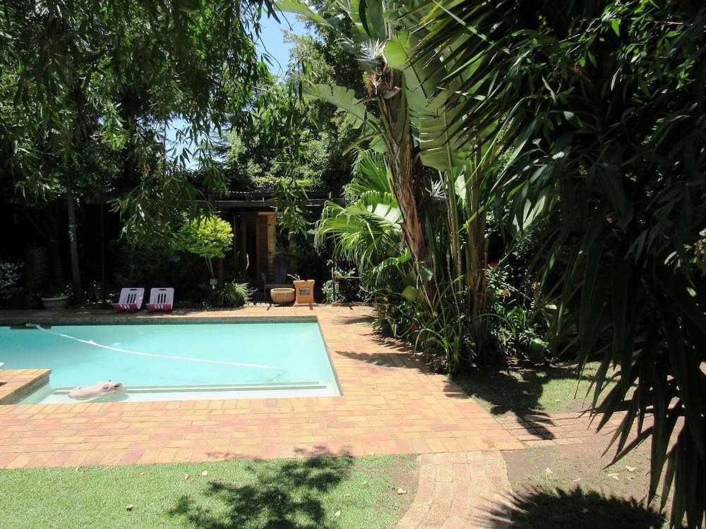 House on York Guest House - Outdoor Pool