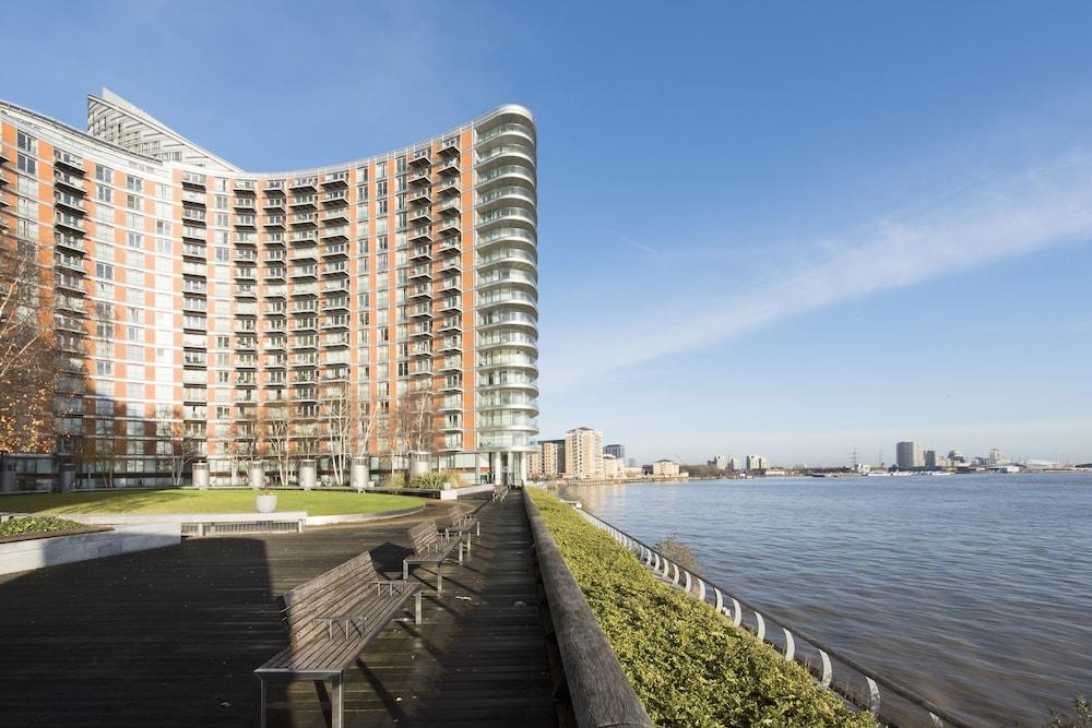 Modern 2BR Flat With Thames View - Exterior