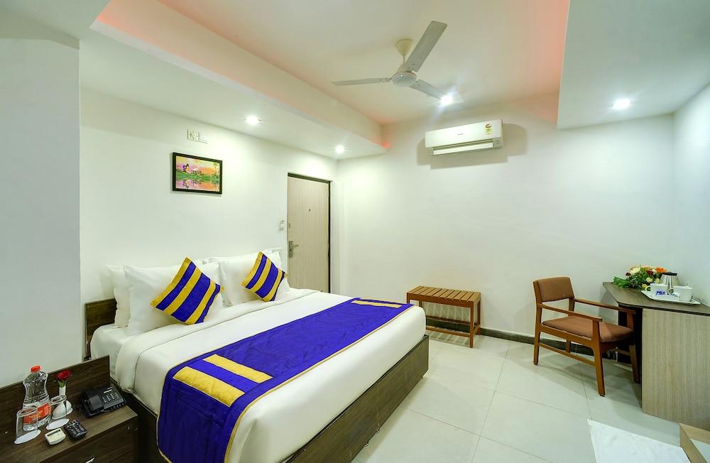 HOTEL AMRIT MAHAL Udaipur - Featured Image