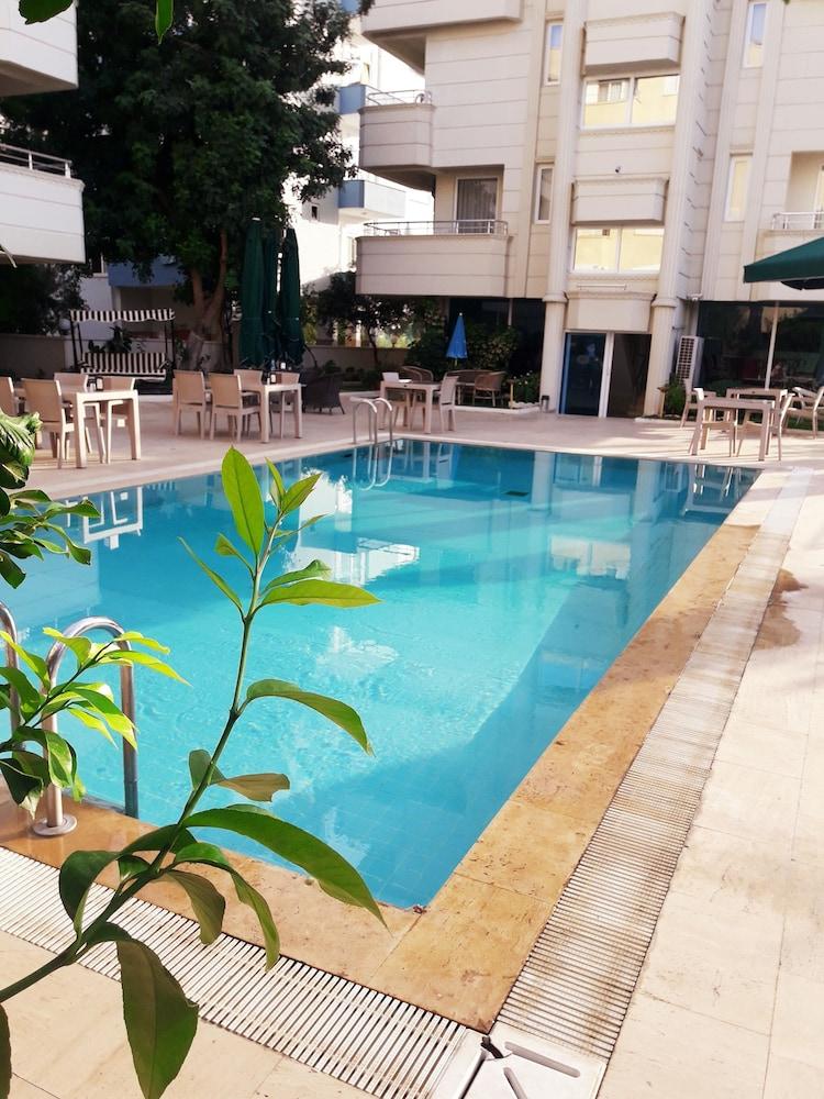 Hotel Rumana - Outdoor Pool